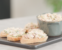 Une façon d'apporter un peu d'iode à la traditionnelle rillette de thon. 