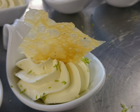 Mousse au citron et sa tuile citronnée