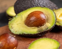 Marre de l’avocat qui noircit trop vite ?” : Une primeur et MOF partage 3 astuces pour le garder frais au moins 3 jours !