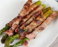 Asperges roulées au lard