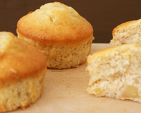 Voici ma recette de muffins préférée ! Tout d'abord parce qu'elle est très simple à réaliser, mais surtout parce qu'elle est extra ! Le mélange pomme-cannelle est bien…