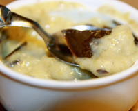 Petites crèmes à la banane sous croûte de chocolat (sans œuf)