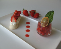 Meringuette fraises-chantilly et salade de fraises citron vert-basilic