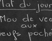 Mou de veau aux œufs pochés