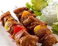 Brochettes de poulet mariné