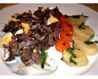 Boeuf aux feuilles de manioc, plat d'origine congolaise.