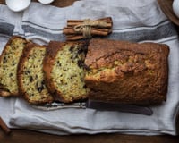 Cake aux amandes, pépites de chocolat à la farine semi-complète