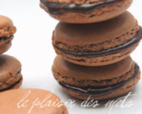 Un parfum délicatement orangé pour ces macarons au chocolat et ganache pralinoise.Recette donnée pour réaliser environ 35 macarons