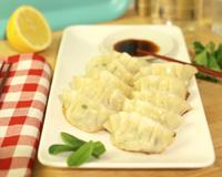 Les Gyozas sont japonais. Il s'agit de gros raviolis aux légumes et viande ou poisson.
On peut les faire cuire dans un bouillon et les manger dans une soupe,…