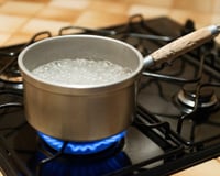 Casserole qui déborde : pourquoi ce couvercle en silicone « magique » est une mauvaise idée