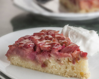 Gâteau renversé à la rhubarbe