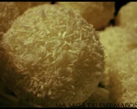 Boule de riz banane et noix de coco