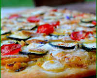 Une pizza 2 courgettes, fromage de brebis