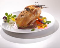 Cailles en cocottes farcies aux raisins et aux figues