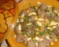 Metouem (boulettes de viande à l’ail)