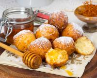 “Le goûter estival de mon enfance” : François-Régis Gaudry partage sa recette familiale de beignets à la menthe et au miel