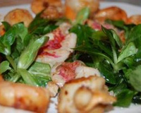 Salade rouget, coquille saint jacques et crevettes