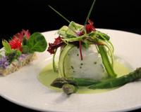 Blanc manger cœur coulant au Roquefort Papillon sur une crème d"asperge, salade d"asperges crues-cuites et mesclun, Tartine au Roquefort une entrée froide (ou bien plat…