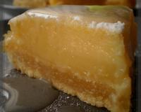 Toute la quintessence de la tarte au citron (sans meringue) dans cette recette ultra fondante ...