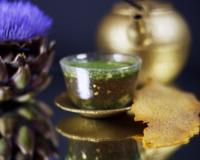 J'ai choisi de travailler deux bouillons, le bouillon coquillages et le bouillon légumes et de leur donner un petit côté japonisant avec un thé vert de nos jardins. Je…