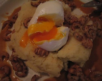 Karnemelkstampers, crevettes grises de la mèr du Nord, beurre noisette, œuf mollet et sauce de crevettes