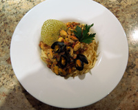 Moules au chorizo, fettucines et tuile au persil