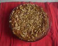 C'est un gâteau Algérien ou Arabe puisqu'on le retrouve presque dans tous les pays Arabes à des differences près.C'est une sorte de génoise arrosée de sirop de sucre.