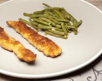 En commençant par vouloir faire des nuggets de poulet, j'en suis arrivée à finalement cuisiner des aiguillettes de poulet très croustillantes ! A servir tout simplement…