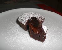 Un délicieux petit gâteau au chocolat avec un coeur fondant et coulant. Une merveille pour les accros au chocolat comme moi...