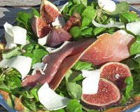 Figues fraîches au jambon sec de montagne et Ossau Iraty