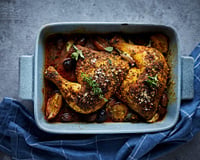 Cuisses de poulet rôties à la méditerranéenne : le plat unique parfait qui cuit tout seul