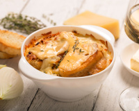 Connaissez-vous la soupe châtrée, une version savoyarde de la soupe à l’oignon avec de la tomme ?