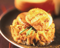 Noix de saint jacques sur lit de pommes au curry