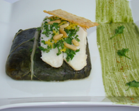 Effeuillé de cabillaud poêlé, sur une papillote de blettes au pur Brebis des Pyrénées et piment d'Espelette, et tuile croustillante