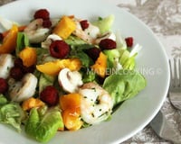 Salade de crevettes, framboises et nectarine