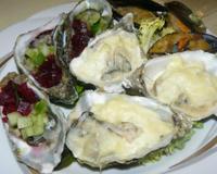Une assiette de la mer qui vous fera aimer les fruits de mer d'une autre façon.