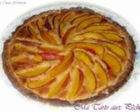 Tarte aux pêches sur crème d'amandes