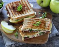 Pour une collation ou un repas sur le pouce, voici notre croque-monsieur sucré-salé-acidulé, grâce à l’association entre les Pommes…