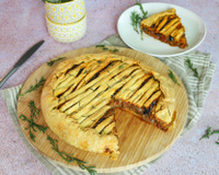 Tourte aux oignons, olives noires et tomates cerises