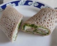 Petits roulés de galettes de Sarrazin à l'houmous, laitue et féta