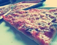 Hum....PIZZA!
Une vraie pate à pizza idéale pour que les allergiques renouent avec cette gourmandise!