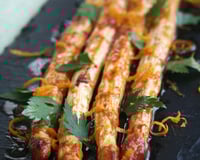 Asperges laquées au vinaigre à la pulpe de tomates, orange et miel