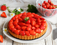 “Une version légère et tout aussi savoureuse ” : une diététicienne partage sa recette idéale de tarte aux fraises