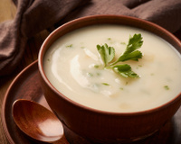 Comment faire un potage Parmentier, une soupe ultra-onctueuse à base de pomme de terre et de poireaux ?