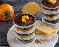 Tiramisu au Kaki Ribera del Xúquer AOP et gâteau au chocolat
