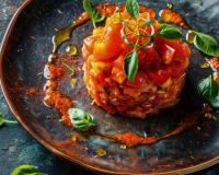 Ultra-rafraîchissante et très légère pour l’été, voici notre recette de tartare de tomates absolument inratable !