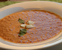 Velouté de poivrons aux ravioles