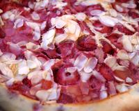 Le temps des cerises n'étant pas encore arrivé, les fraises se prêteront très bien à cette recette de clafoutis.