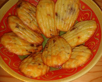 Madeleines aux courgettes fondantes, tomates séchées et huile de sésame