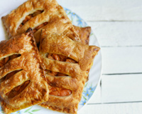 Connaissez-vous la Jalousie aux pommes, un délicieux gâteau avec de la pâte feuilletée croustillante ?